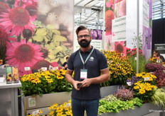 Darek Snieg van Virtroflora. De eye-catcher in de stand zijn de rudbeckia’s. 